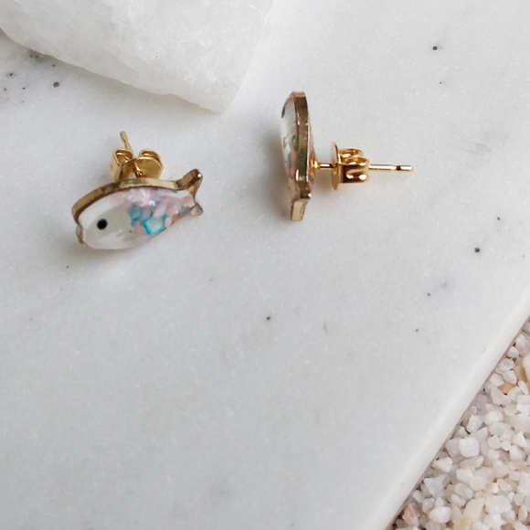 New handmade resin fish earrings - Picture 3 of 4